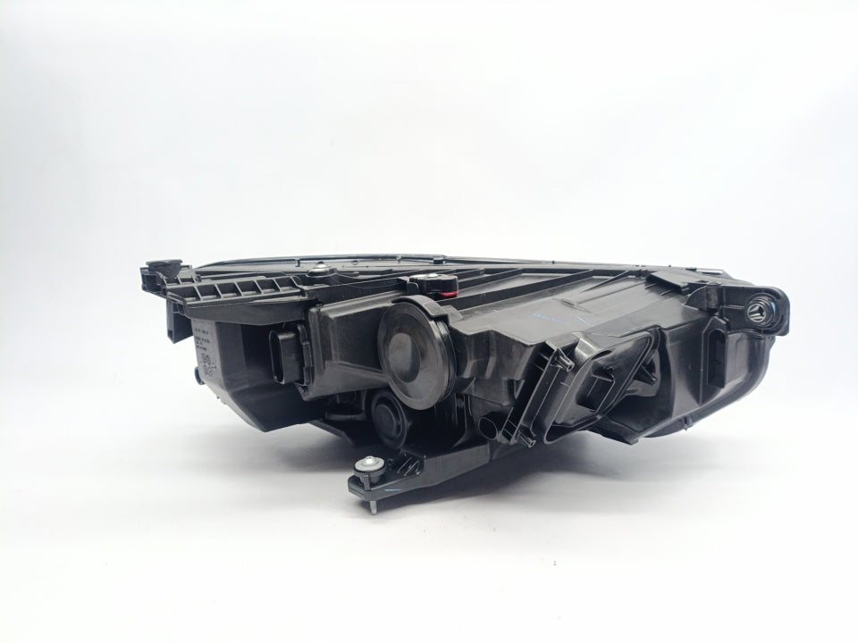 Farol Esquerdo VW Passat 19- Led