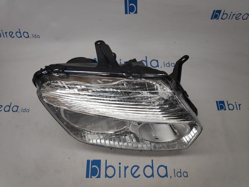 Farol Dacia Duster 10-13 Direito