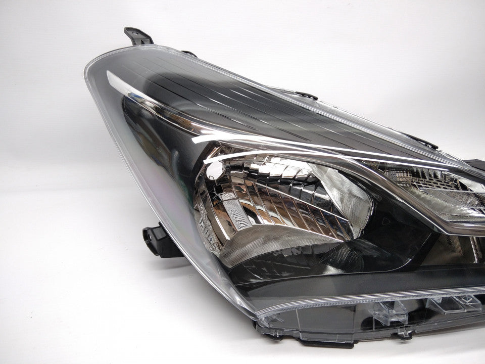 Farol Direito Toyota Yaris 17-