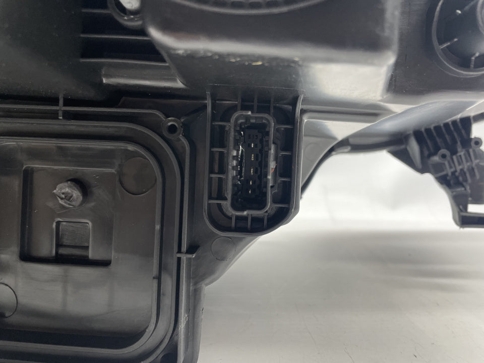 Farol Esquerdo Renault Megane IV 16-