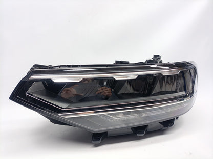 Farol Esquerdo VW Passat 19- Led