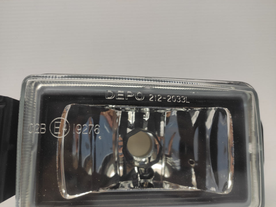 Farol Nevoeiro Esquerdo Toyota Corolla Hatchback 3 / 5P 01-04