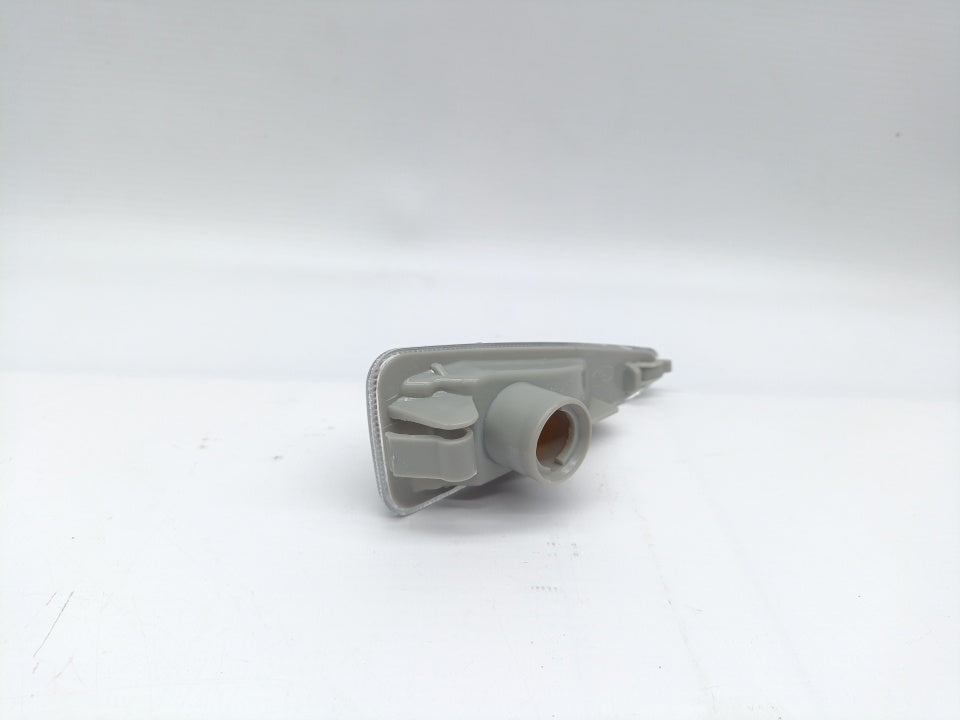 Pisca Guarda-Lamas Direito Dacia Sandero 08-18